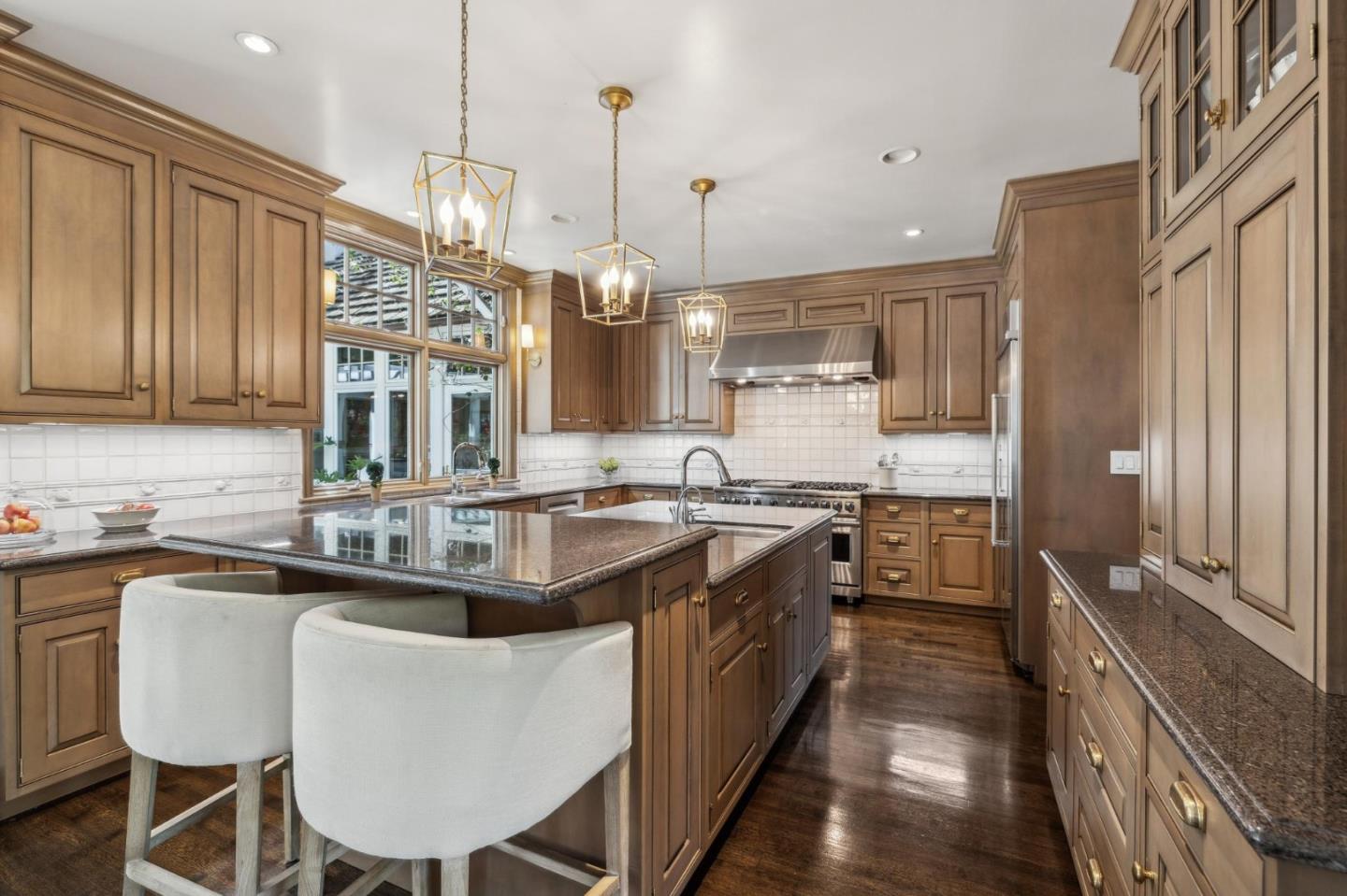 1585 Edgewood Dr PALO ALTO, CA 94303