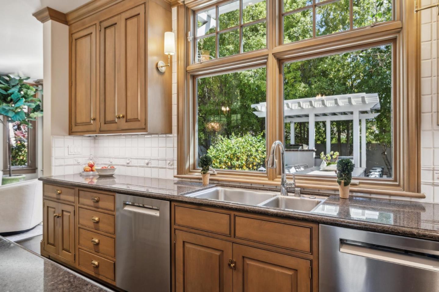 1585 Edgewood Dr PALO ALTO, CA 94303