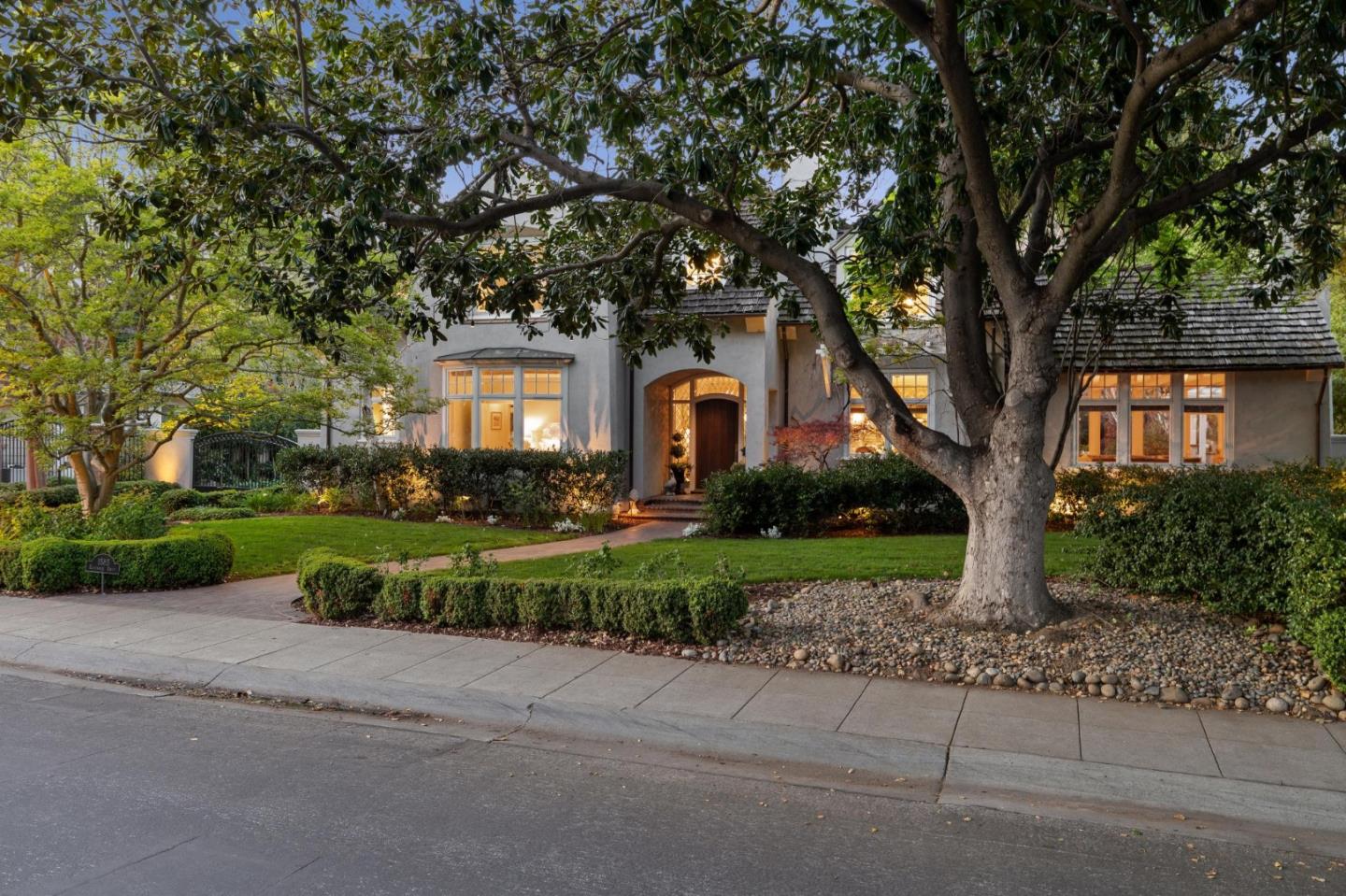 1585 Edgewood Dr PALO ALTO, CA 94303