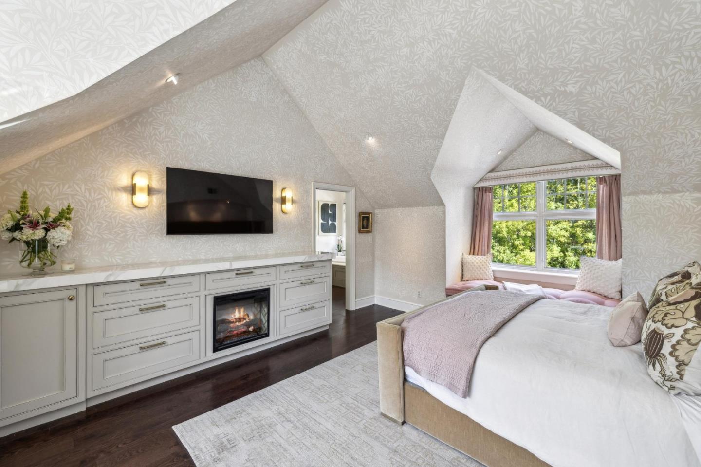 1585 Edgewood Dr PALO ALTO, CA 94303