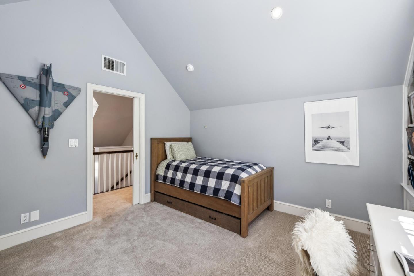 1585 Edgewood Dr PALO ALTO, CA 94303