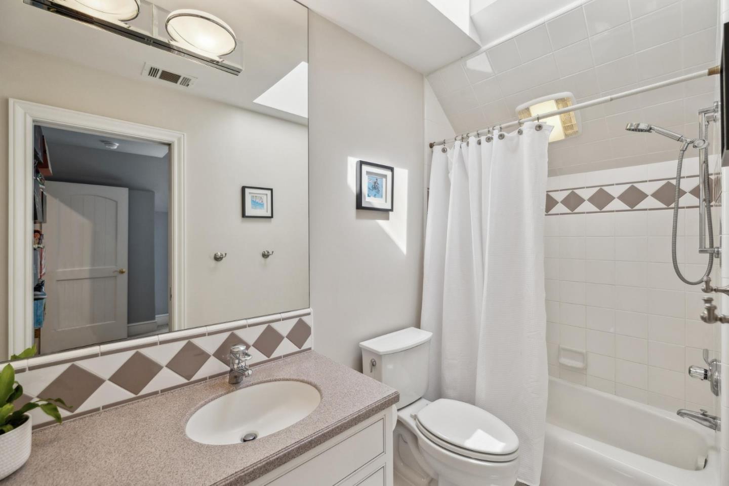 1585 Edgewood Dr PALO ALTO, CA 94303