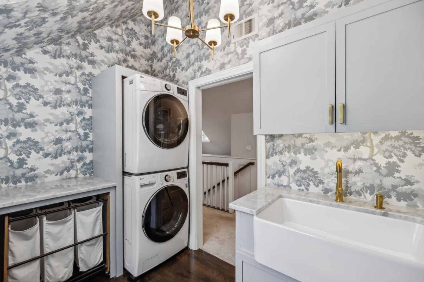 1585 Edgewood Dr PALO ALTO, CA 94303