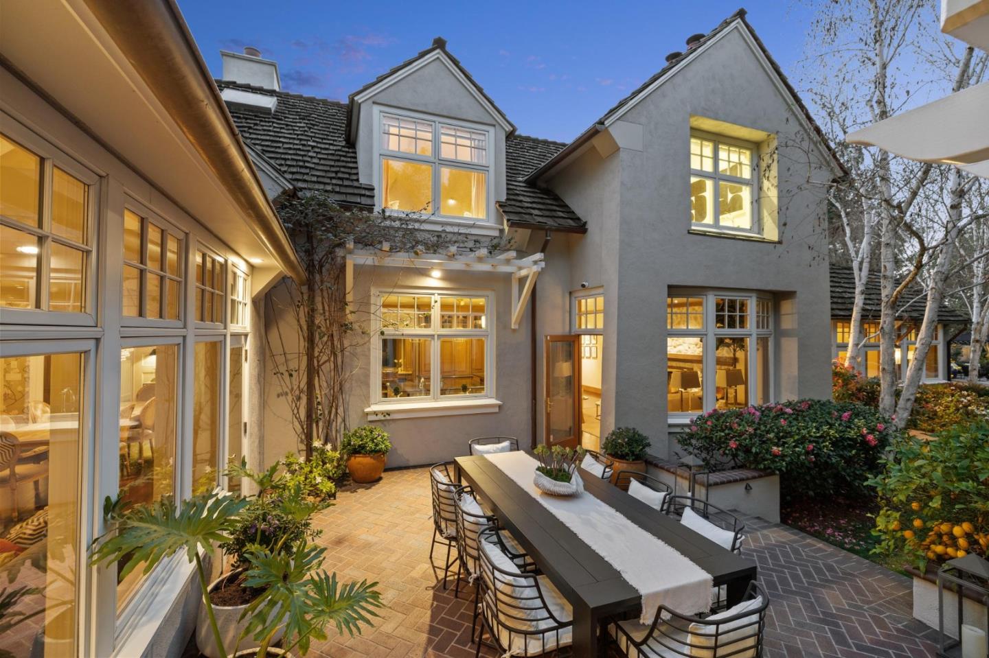 1585 Edgewood Dr PALO ALTO, CA 94303