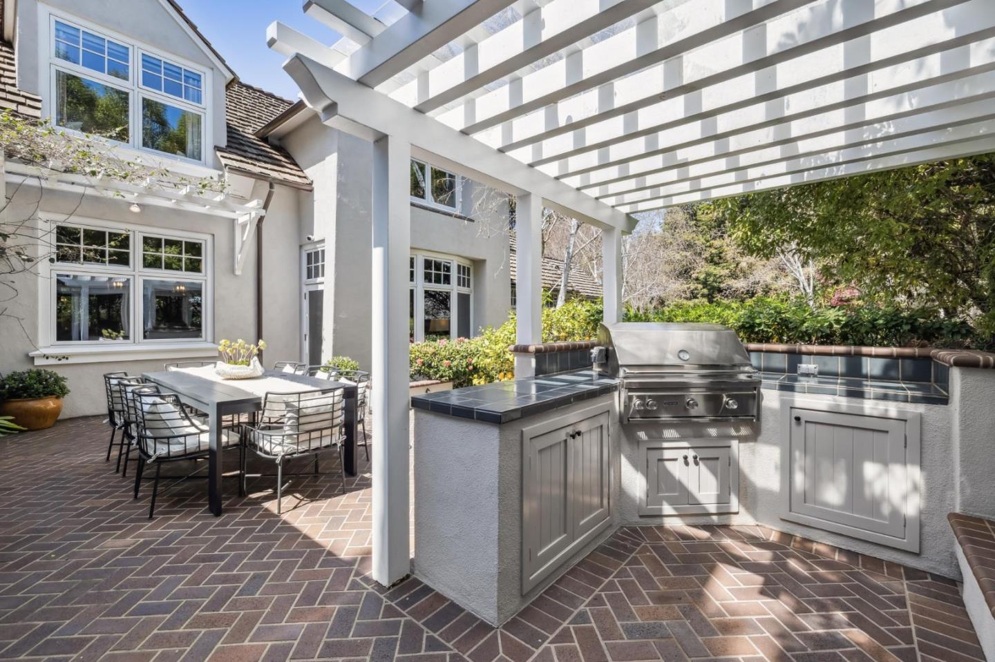 1585 Edgewood Dr PALO ALTO, CA 94303