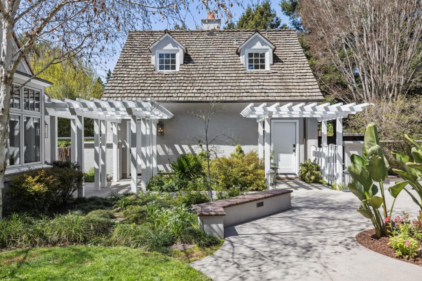 1585 Edgewood Dr PALO ALTO, CA 94303