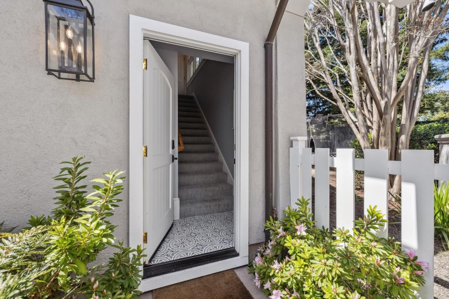 1585 Edgewood Dr PALO ALTO, CA 94303