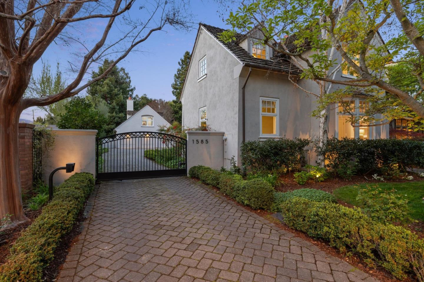 1585 Edgewood Dr PALO ALTO, CA 94303