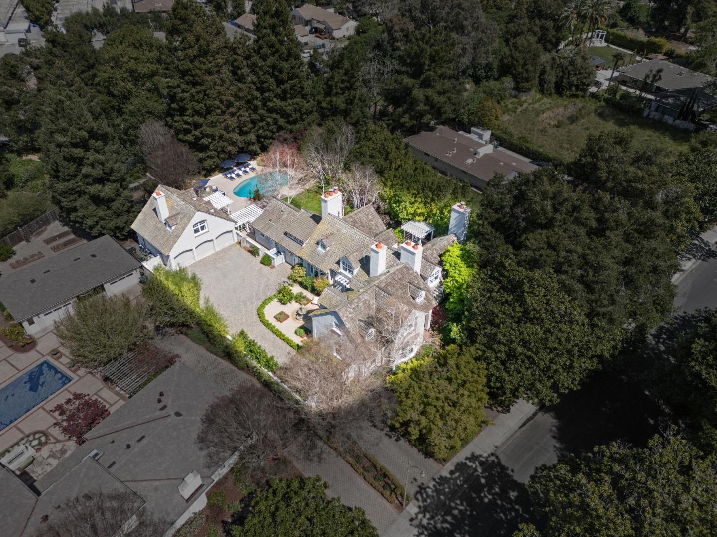 1585 Edgewood Dr PALO ALTO, CA 94303