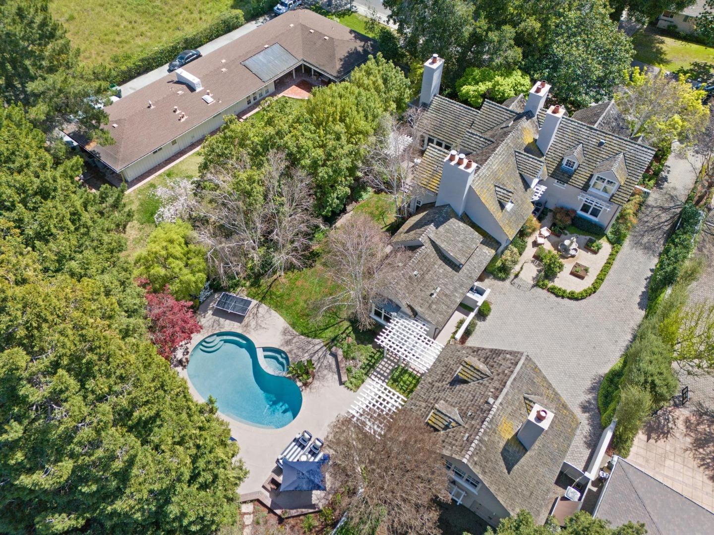 1585 Edgewood Dr PALO ALTO, CA 94303