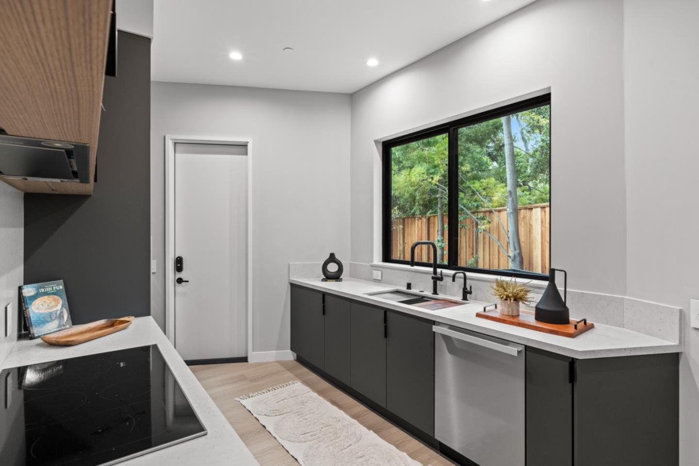 90 Cres Dr PALO ALTO, CA 94301