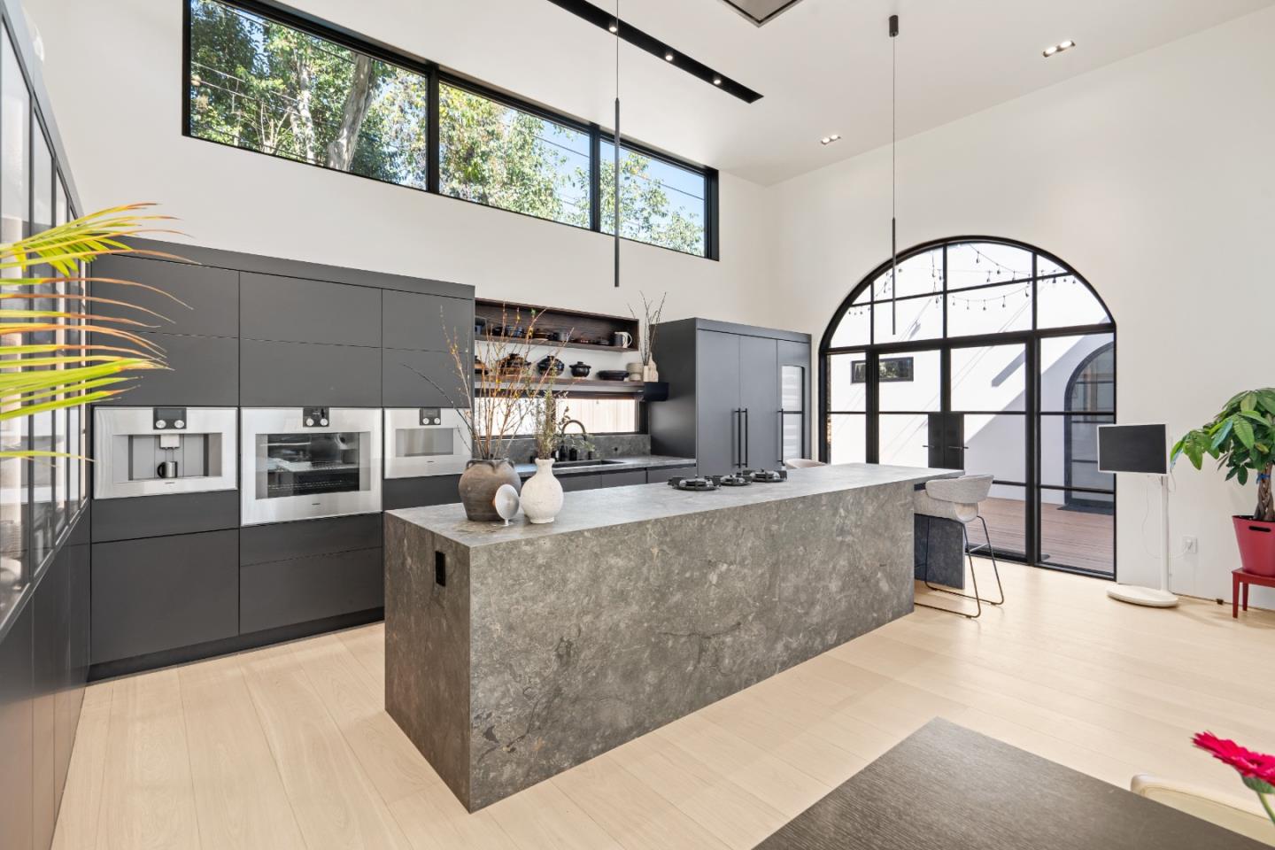 947 Colonial Ln PALO ALTO, CA 94303