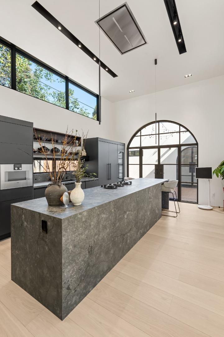 947 Colonial Ln PALO ALTO, CA 94303