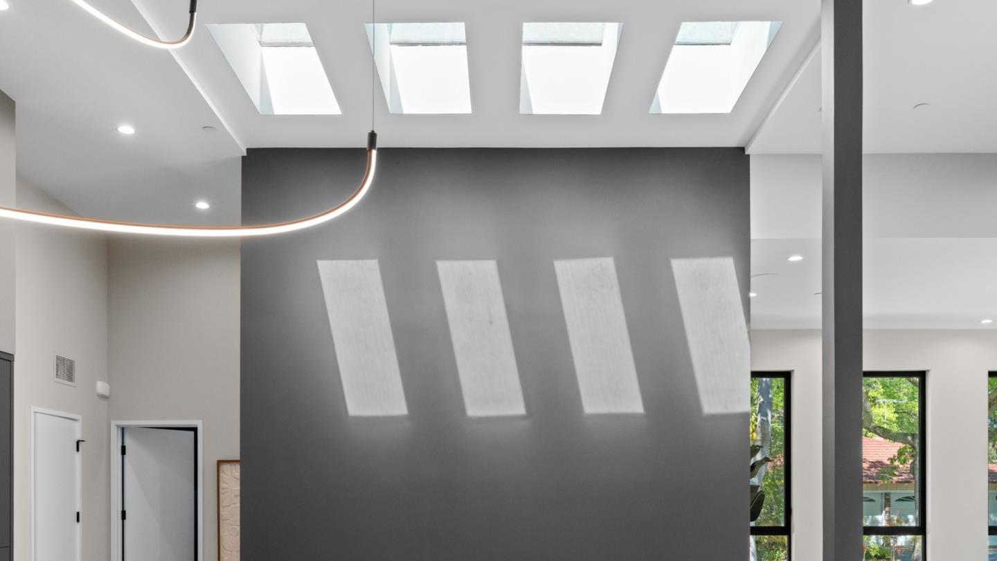 90 Cres Dr PALO ALTO, CA 94301