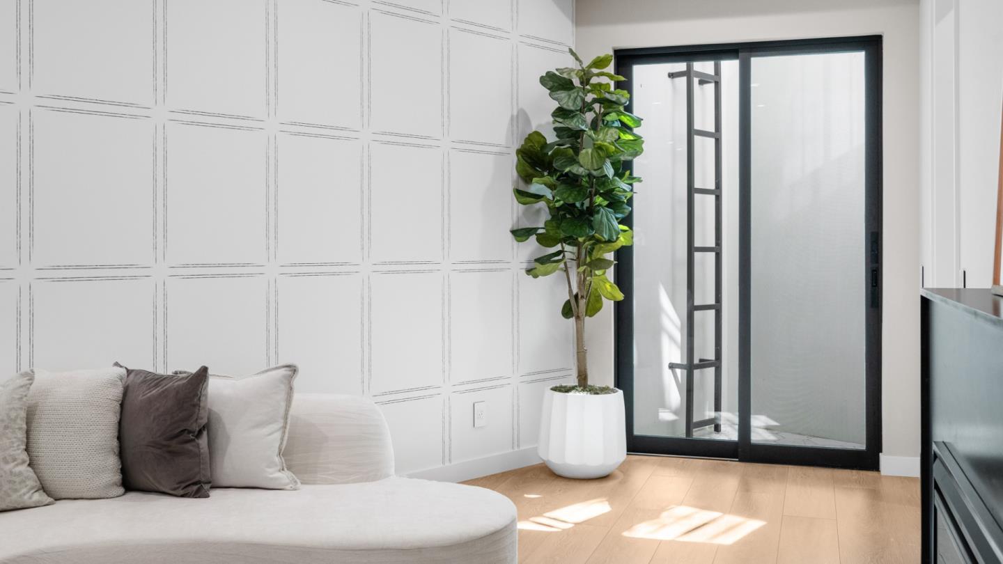 90 Cres Dr PALO ALTO, CA 94301