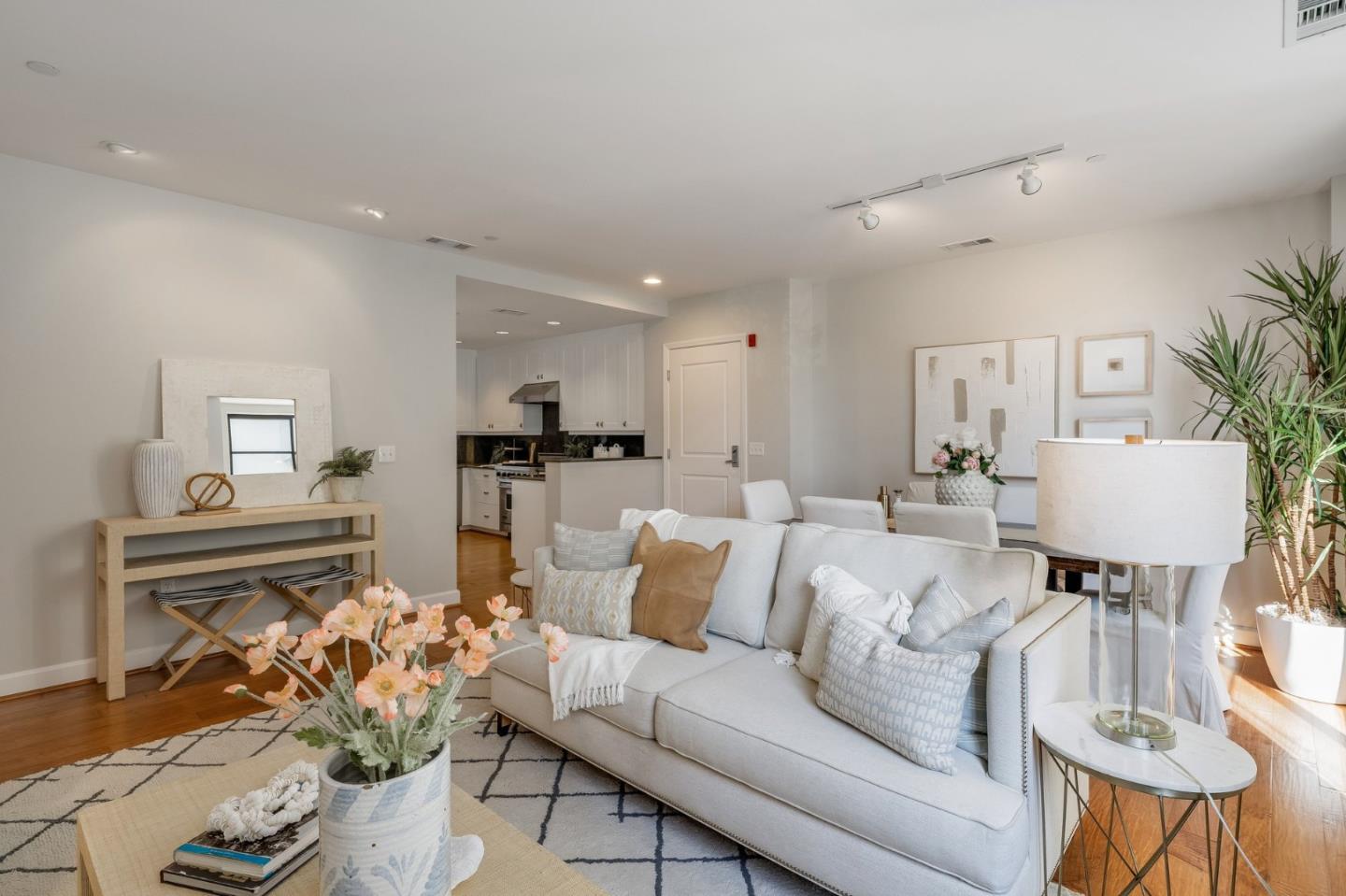 800 High St #216 PALO ALTO, CA 94301