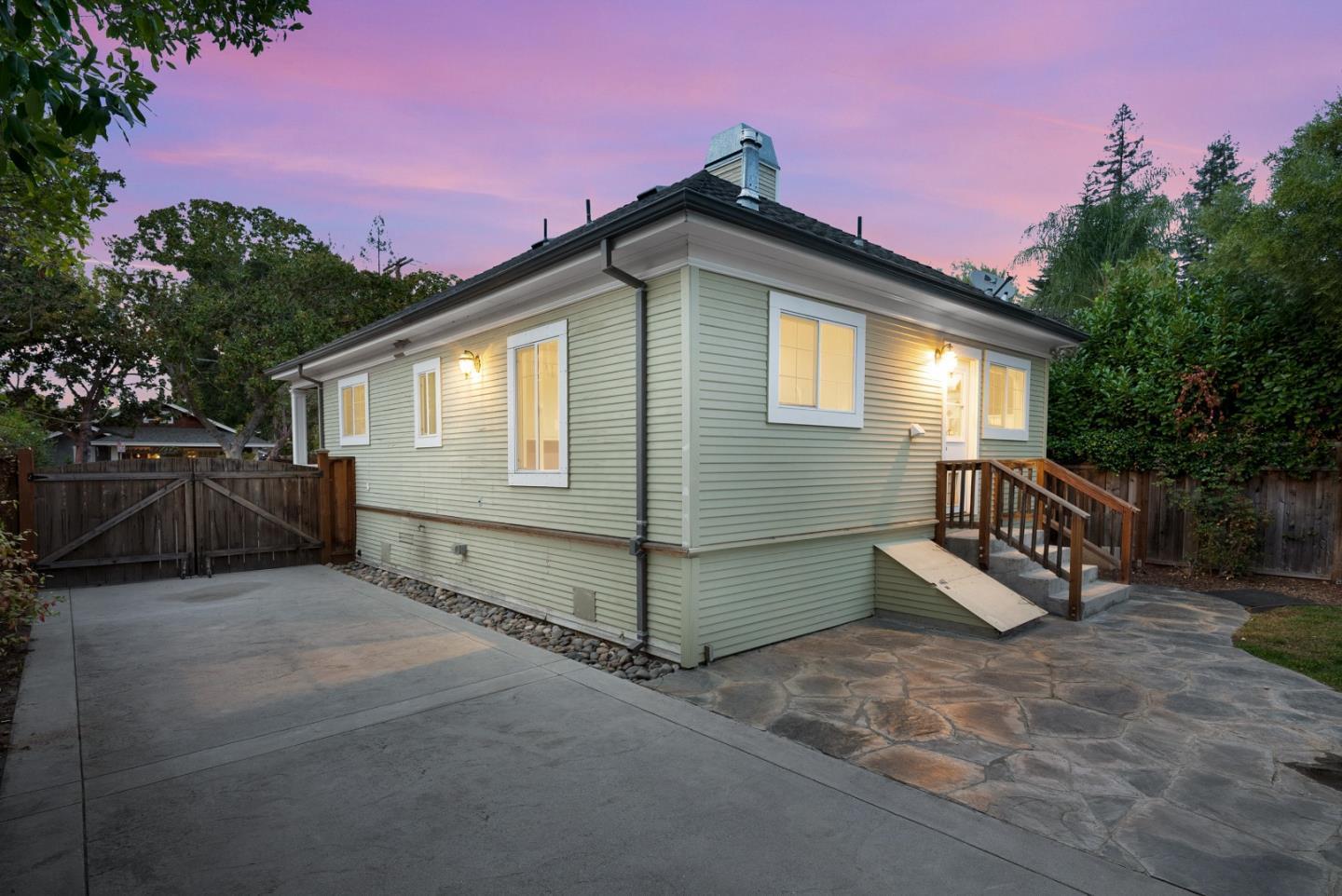 112 Churchill Ave Palo Alto, CA 94301