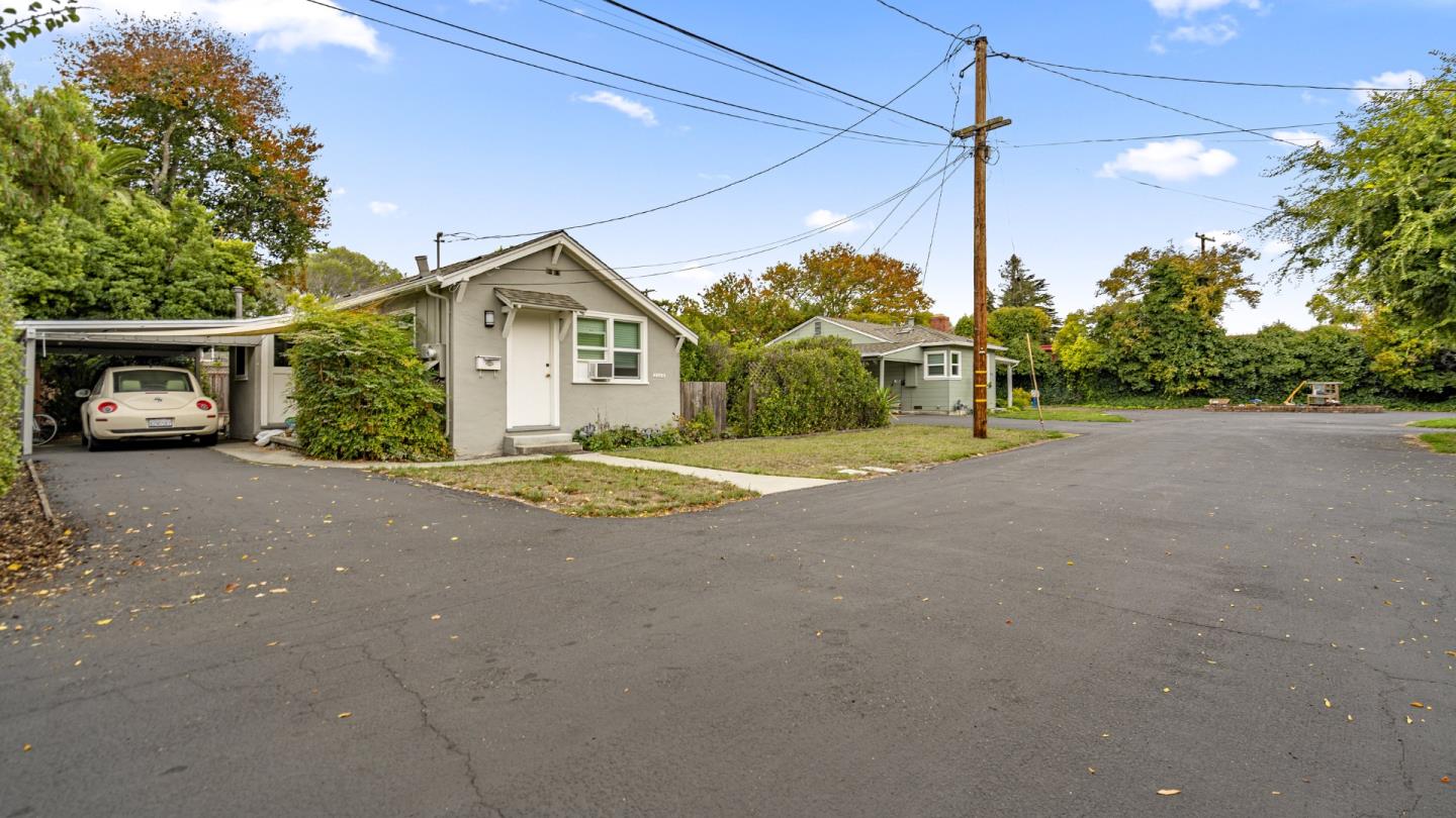 2262 Louis Rd PALO ALTO, CA 94303