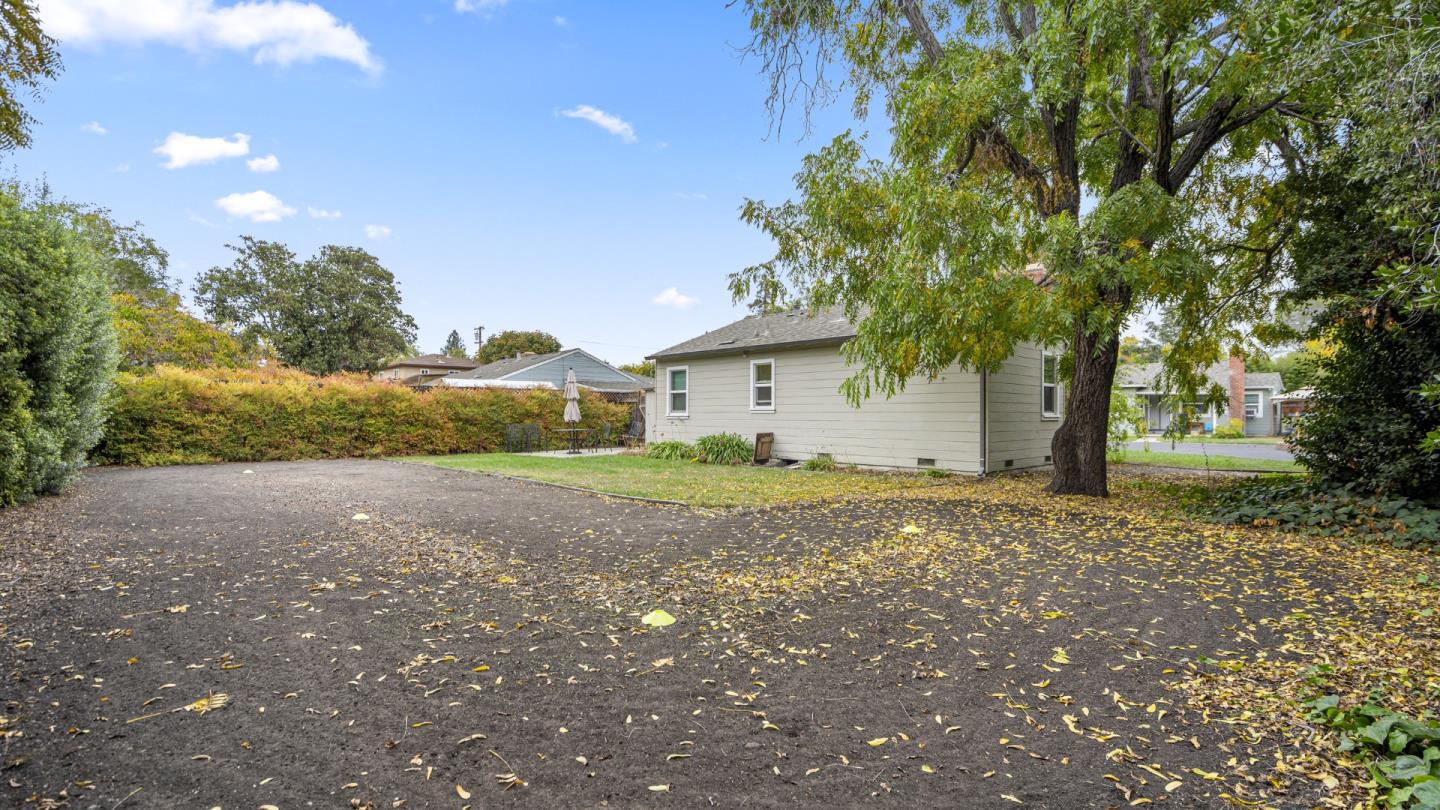 2262 Louis Rd PALO ALTO, CA 94303