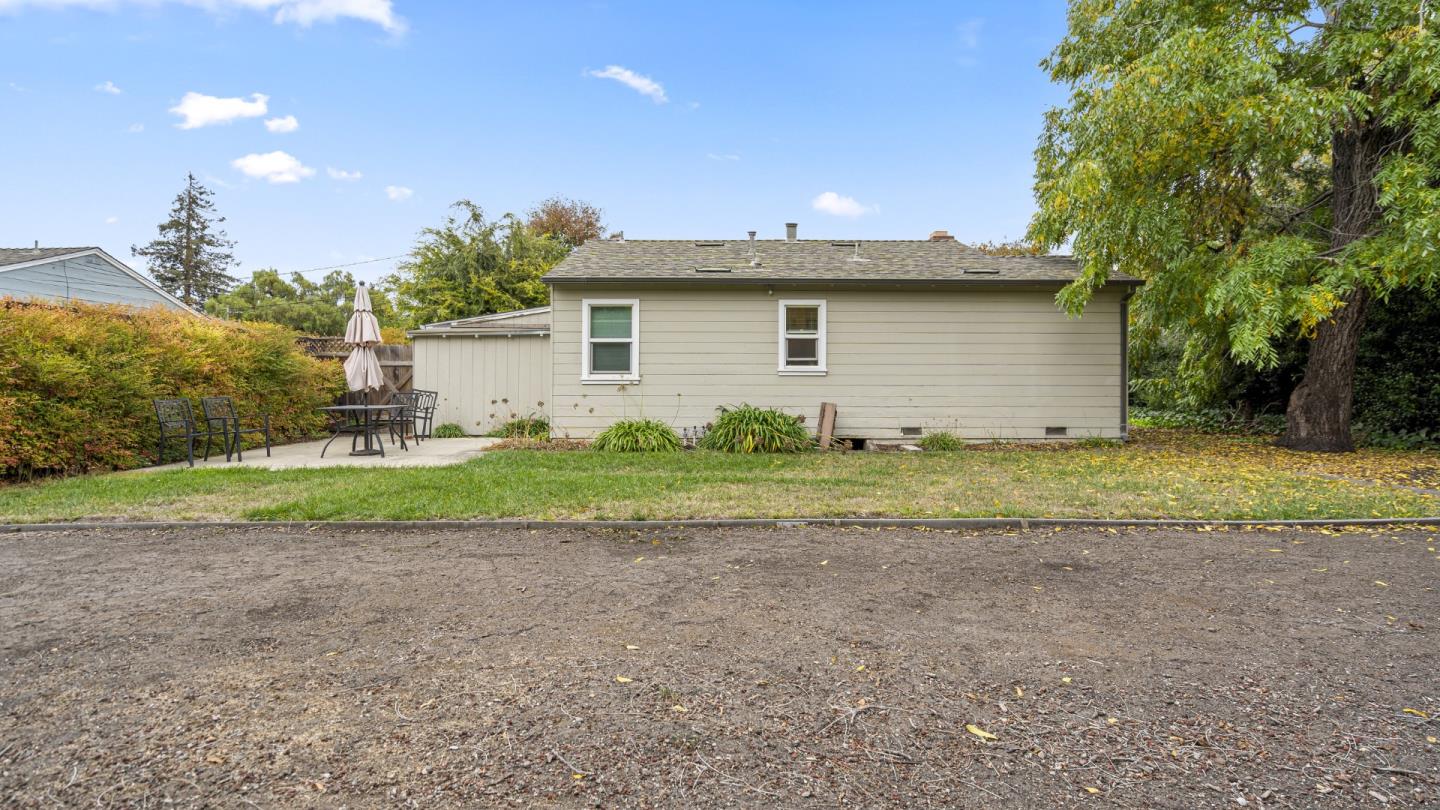 2262 Louis Rd PALO ALTO, CA 94303