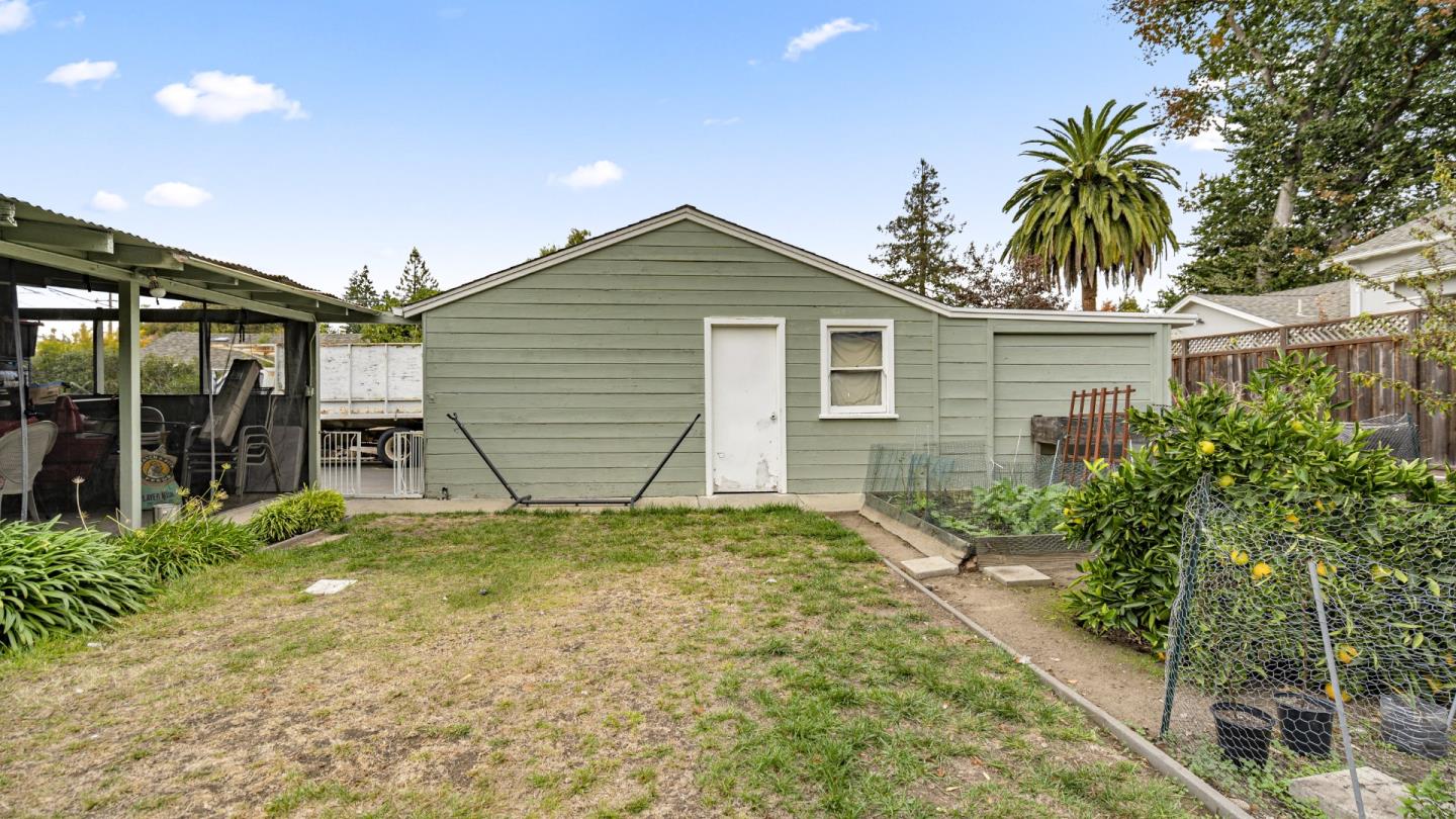 2262 Louis Rd PALO ALTO, CA 94303