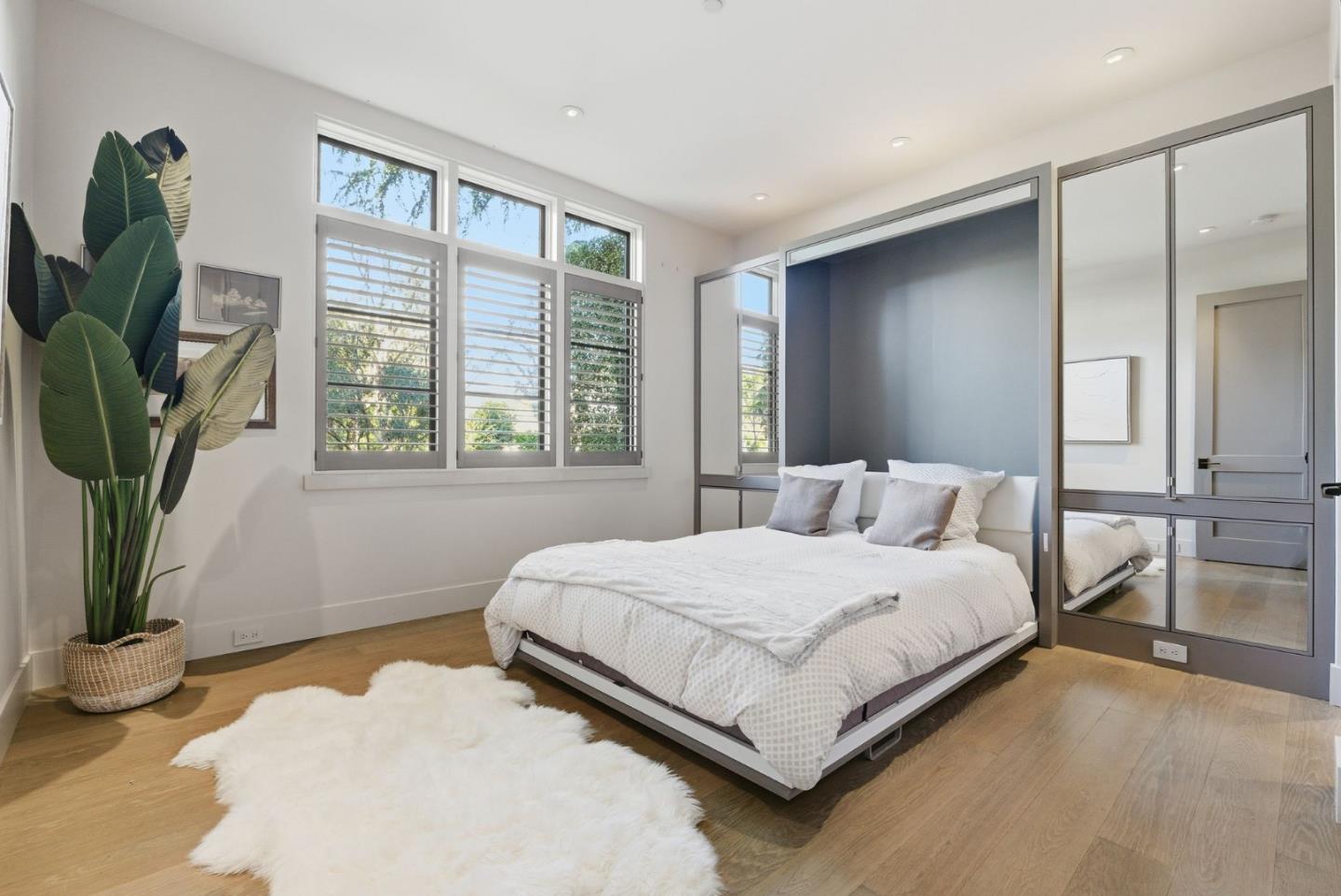 1711 Webster St Palo Alto, CA 94301