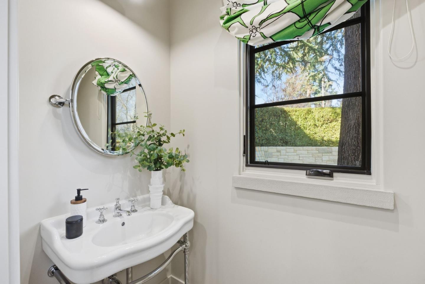 1711 Webster St Palo Alto, CA 94301