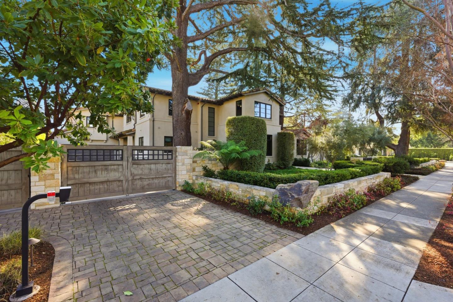 1711 Webster St Palo Alto, CA 94301