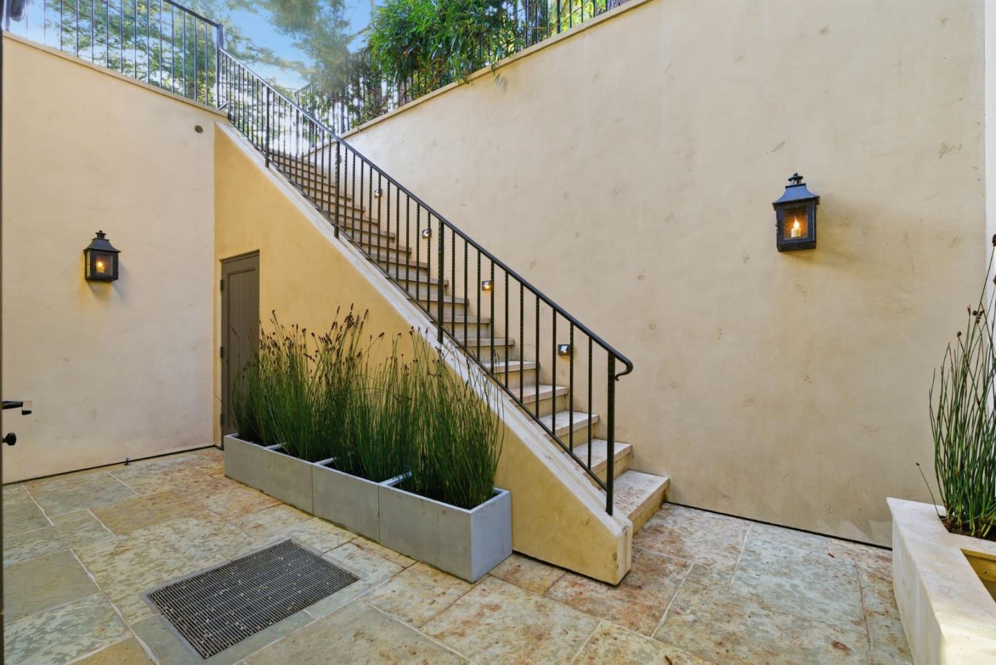 1711 Webster St Palo Alto, CA 94301