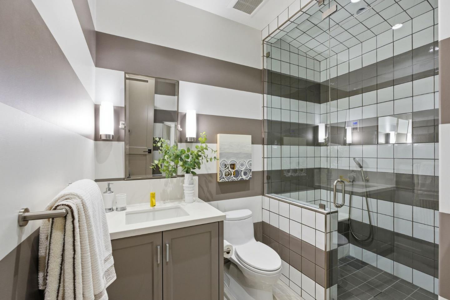 1711 Webster St Palo Alto, CA 94301