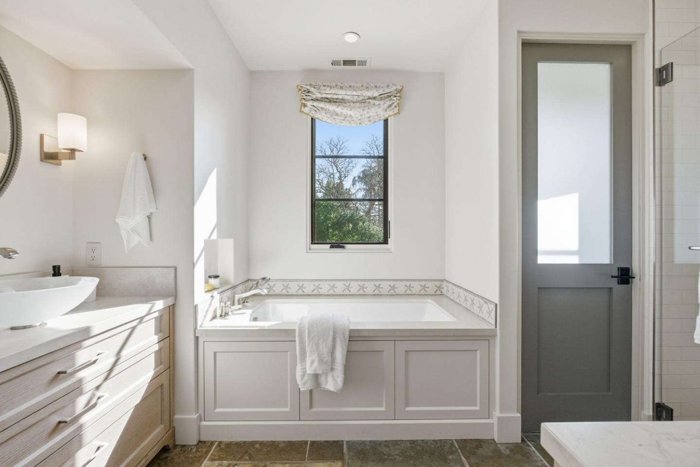 1711 Webster St Palo Alto, CA 94301