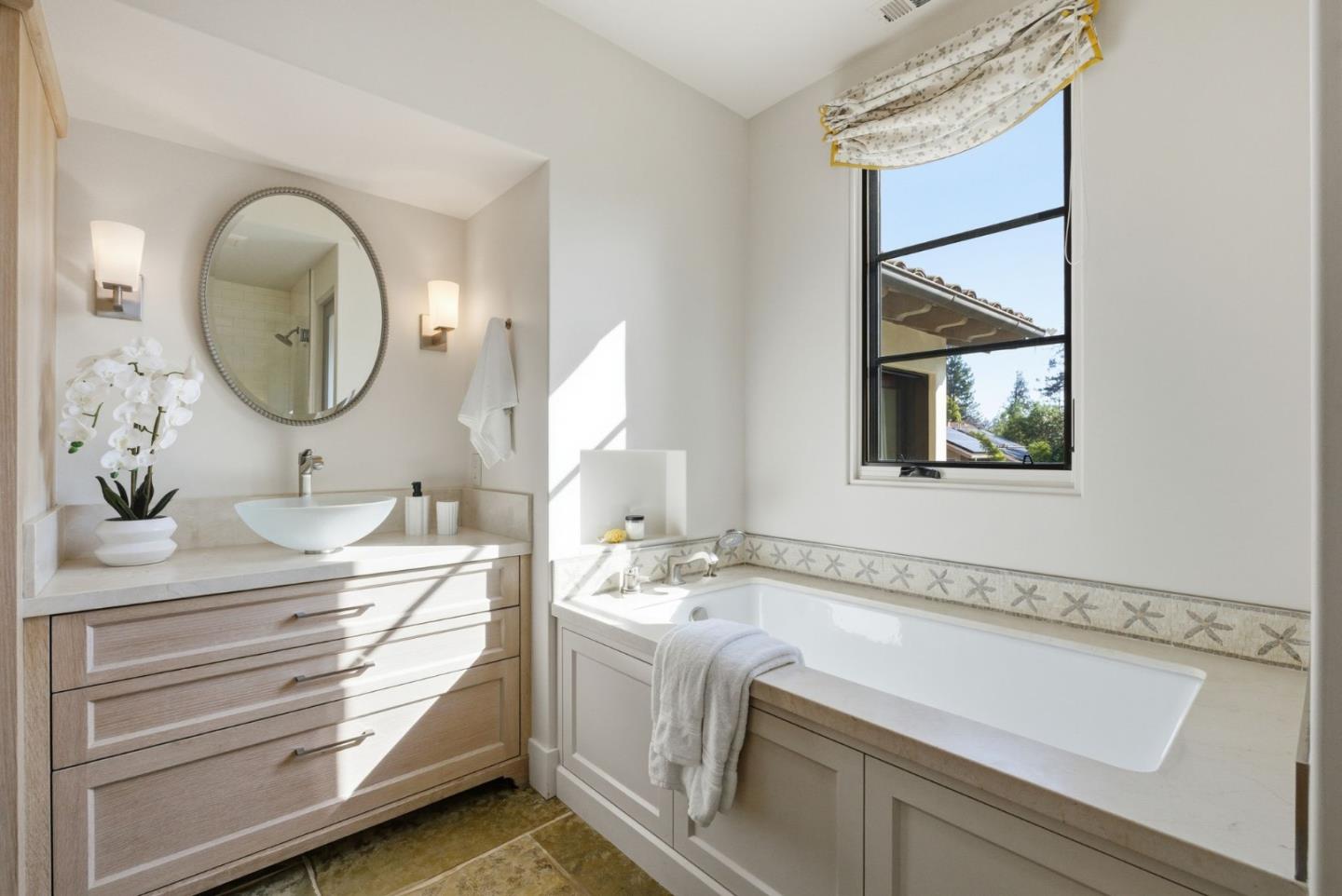 1711 Webster St Palo Alto, CA 94301