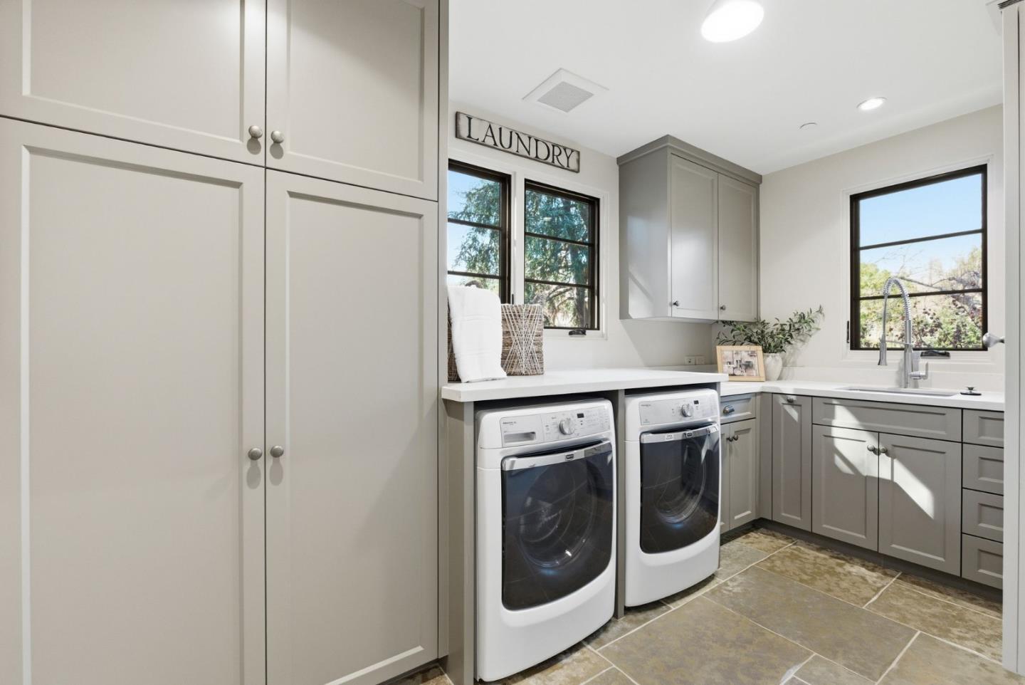 1711 Webster St Palo Alto, CA 94301