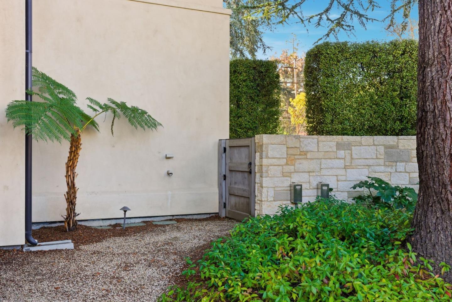 1711 Webster St Palo Alto, CA 94301