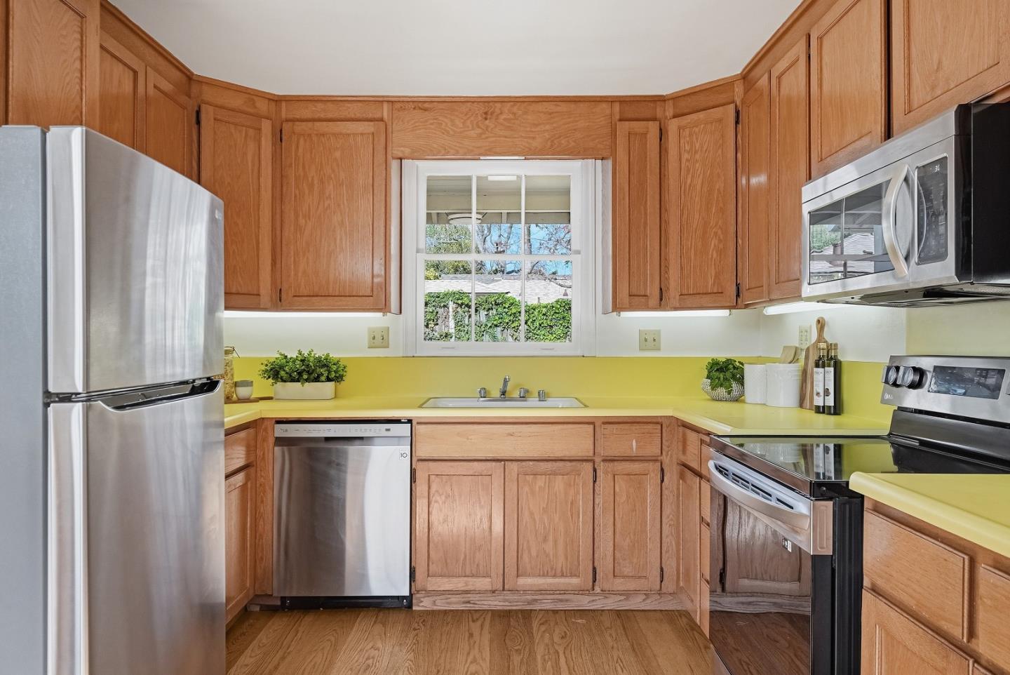 779 Garland Dr PALO ALTO, CA 94303