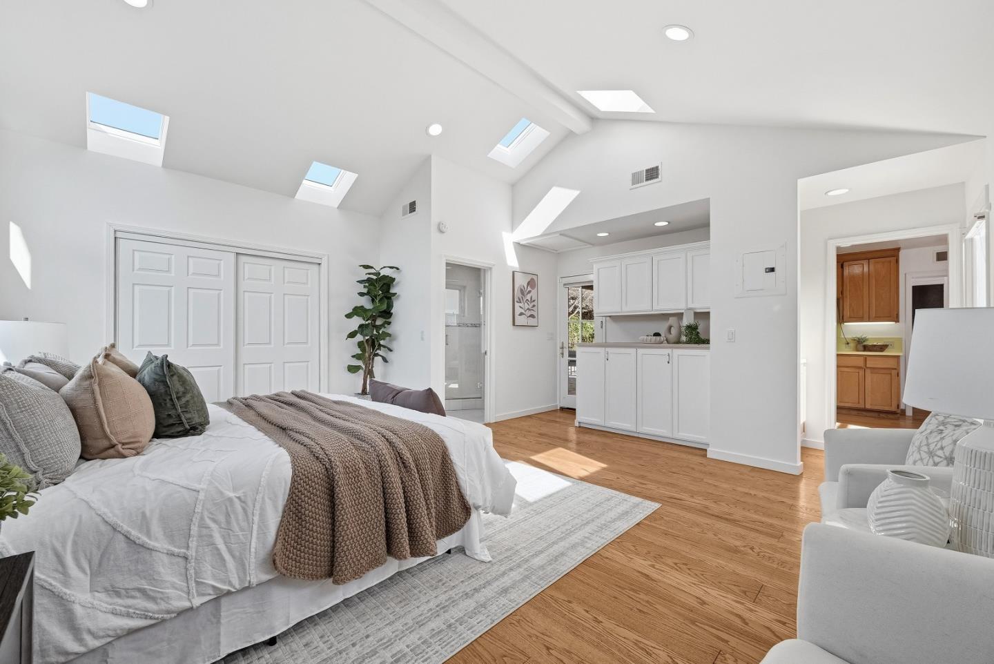 779 Garland Dr PALO ALTO, CA 94303